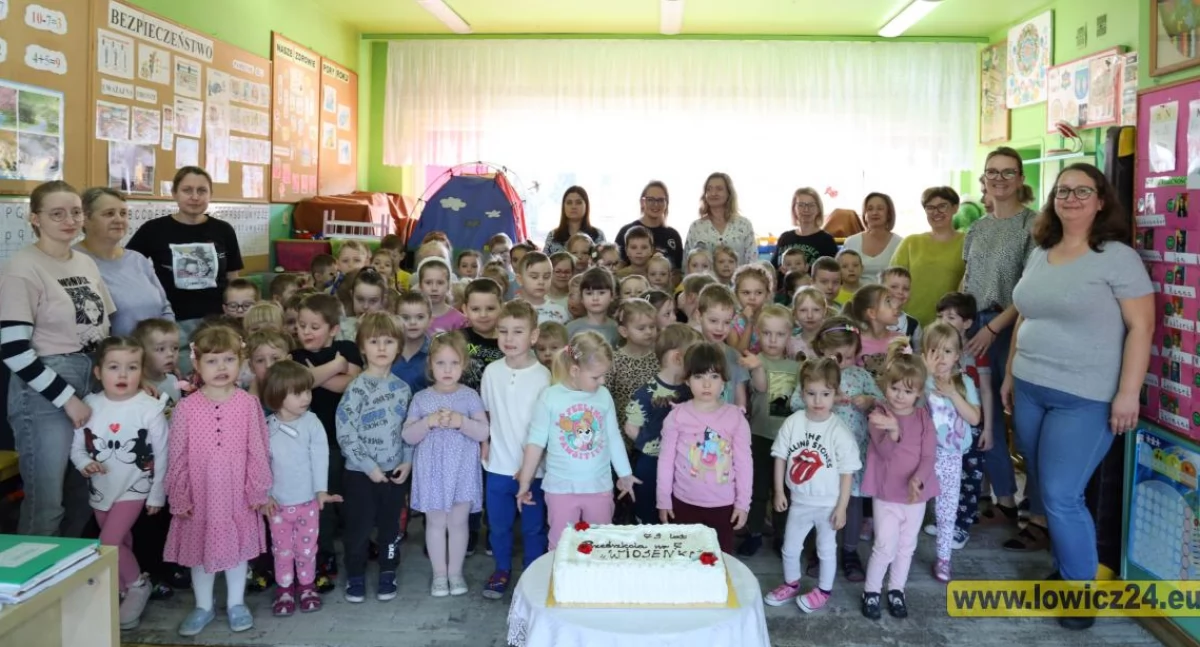 Przedszkola i żłobki, urodziny Wiosenki Najstarsze przedszkole Łowiczu świętowało jubileusz (foto) - zdjęcie, fotografia