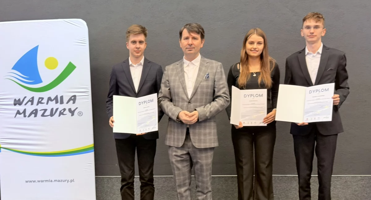 Szkoły, Uczniowie Zduńskiej Dąbrowy finale Ogólnopolskiego Konkursu Wiedzy Gospodarce Funduszach Unijnych (foto) - zdjęcie, fotografia