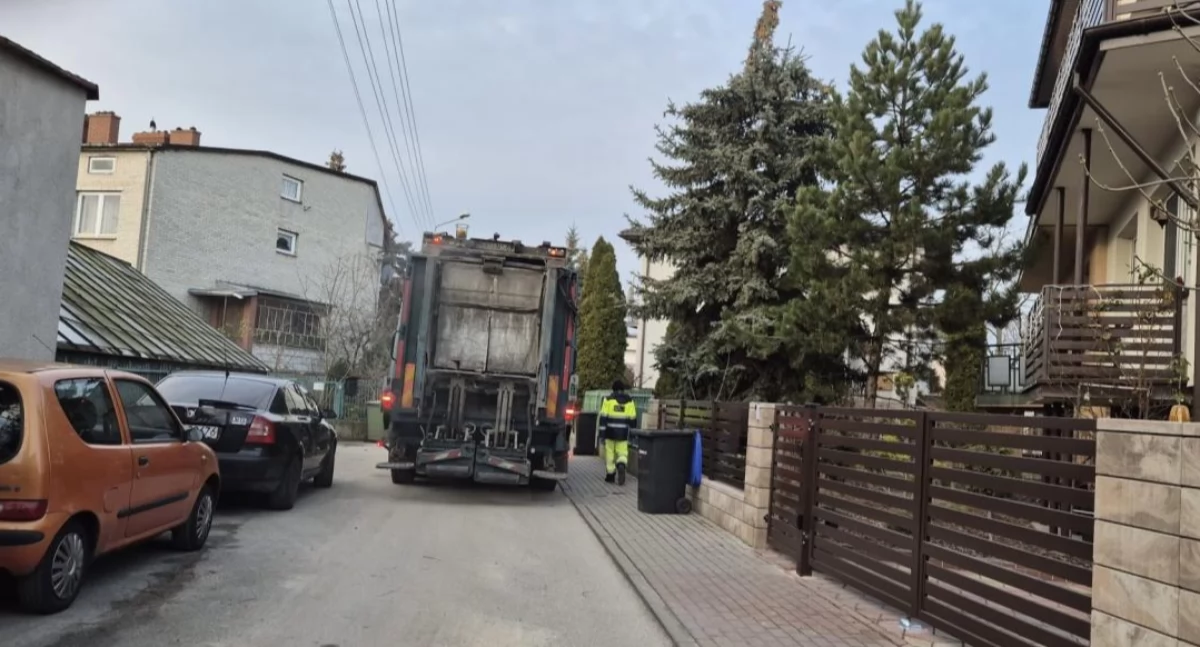 Urząd Miejski, Rusza weryfikacja deklaracji śmieciowych Sprawdzą liczbę mieszkańców posesjach - zdjęcie, fotografia