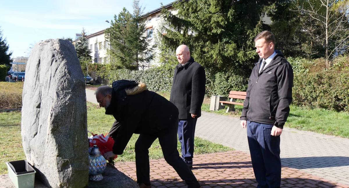 Uroczystości patriotyczne, Powiat pamięta rocznica katastrofy smoleńskiej (foto) - zdjęcie, fotografia