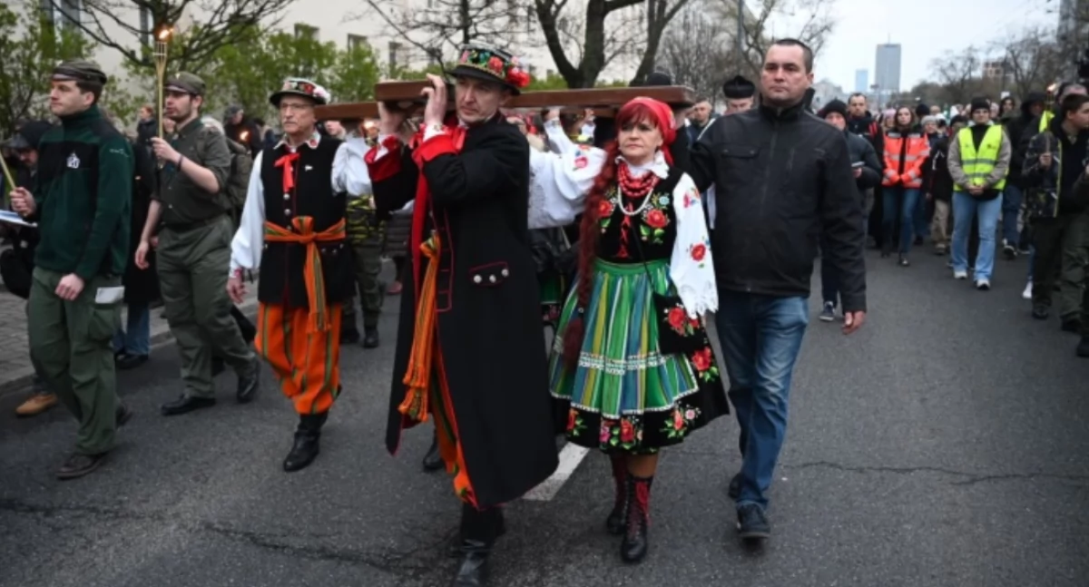 Kościół, Łowicka Solidarność Ogólnopolskiej Drodze Krzyżowej Ludzi Pracy (foto) - zdjęcie, fotografia