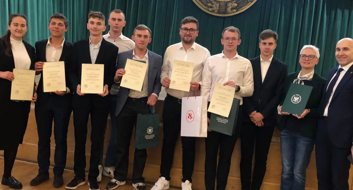 Szkoły, Uczniowie Zduńskiej Dąbrowy finale krajowym! - zdjęcie, fotografia