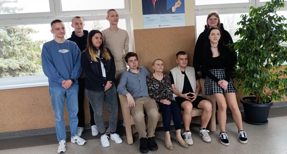 Szkoły, Porty terminale straszne uczniom pokazali egzaminie zawodowym - zdjęcie, fotografia