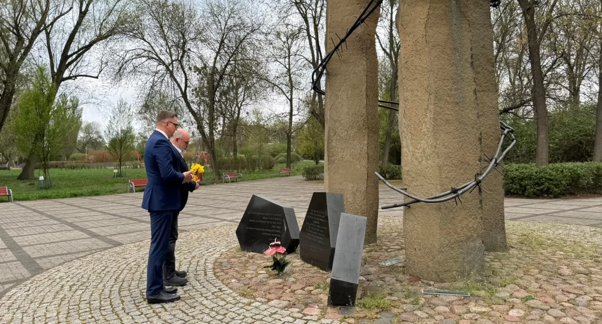 Urząd Miejski, Władze Miasta pamiętały rocznicy Powstania Getcie Warszawskim - zdjęcie, fotografia