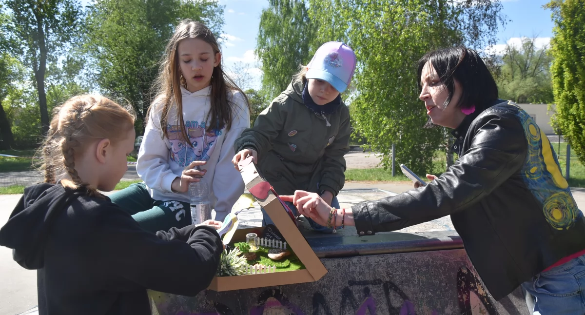 Spotkania, Literacka przygoda chmurką czyli rodzinne spotkanie książką Parku Błonie (foto film) - zdjęcie, fotografia