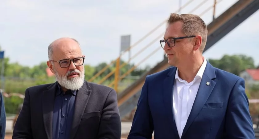 Pierwszy zastępca burmistrza Łowicza Jacek Kłos i burmistrz Łowicza Mariusz Siewiera