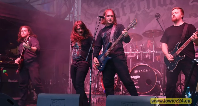Dziedziniec ŁOK rozbrzmiewa metalem. Wystartował festiwal Infernal Night (foto, film)