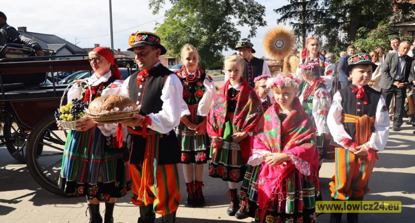 Uroczystości odpustowe i dożynki w parafii w Chruślinie (foto, film)