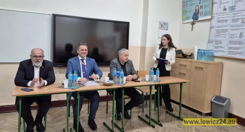 Łowicz. Ogólne zebrania mieszkańców – osiedle Dąbrowskiego (foto)