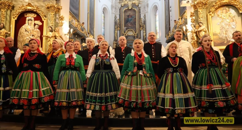 15 lat Ksinzoków. Zespół uświetnił Mszę Świętą w łowickiej bazylice (foto, film)