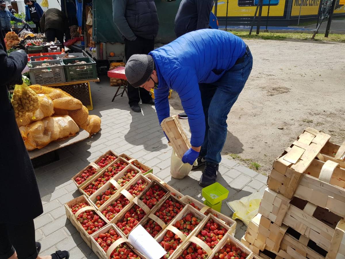  | Zdjęcie dotyczy Na targowisku dziś najchętniej kupowaliśmy sadzonki kwiatów i warzyw  zostało dodane przez Portal lowicz24.eu - w dniu 2020-05-16 id nr: 4
