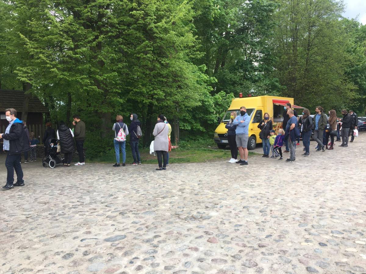  | Zdjęcie dotyczy Tłumy w Nieborowie i Arkadii zostało dodane przez Portal lowicz24.eu - w dniu 2020-05-17 id nr: 4162431 | 