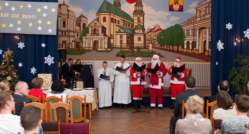 Bóg sie rodzi, przekażmy sobie znak pokoju - Wigilia w ZSP nr 1 w Łowiczu