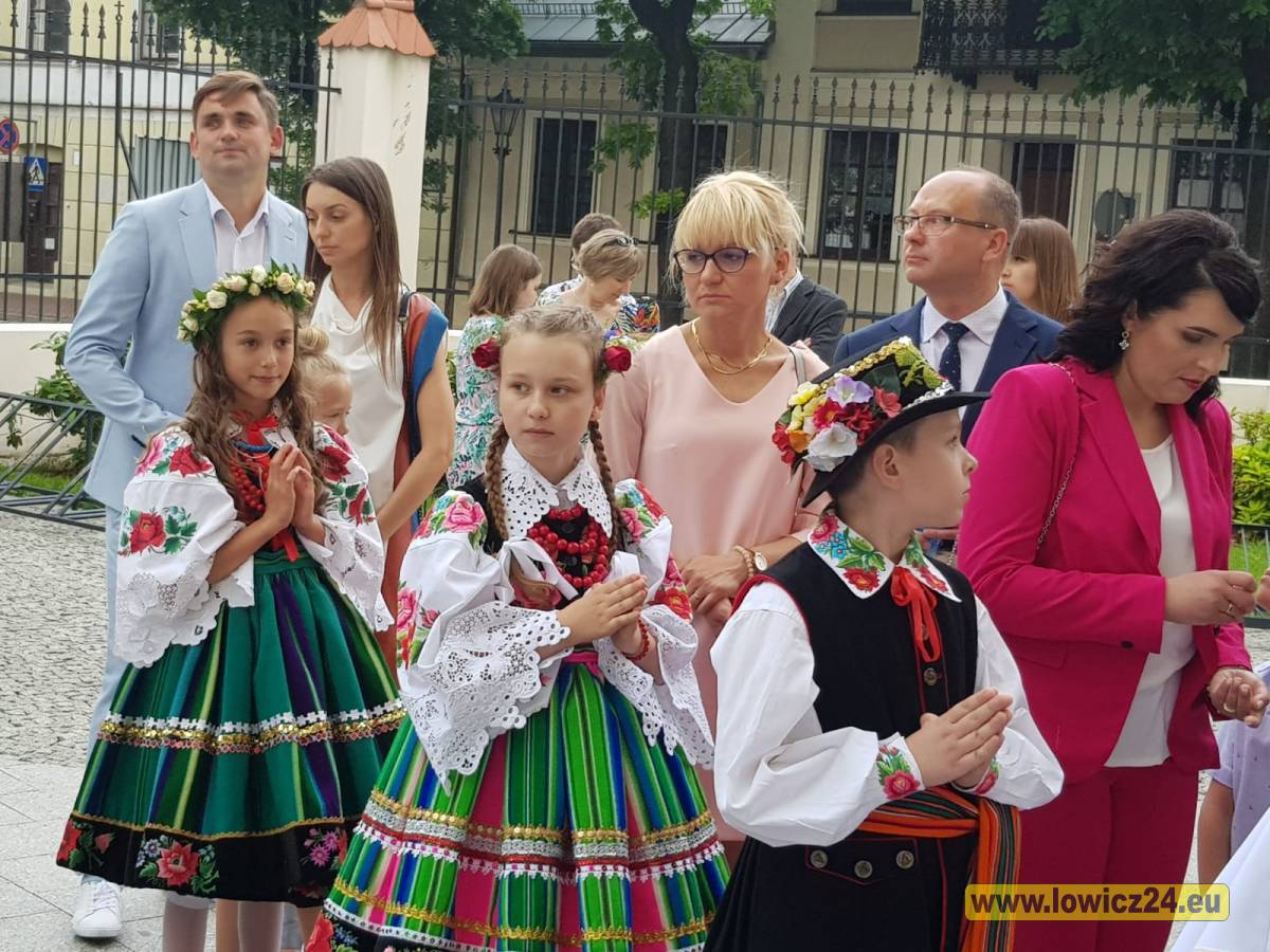  | Zdjęcie dotyczy I Komunia Święta w Bazylice Katedralnej w Łowiczu (FOTO i VIDEO) zostało dodane przez Portal lowicz24.eu - w dniu 2020-06-27 id nr: 4202216