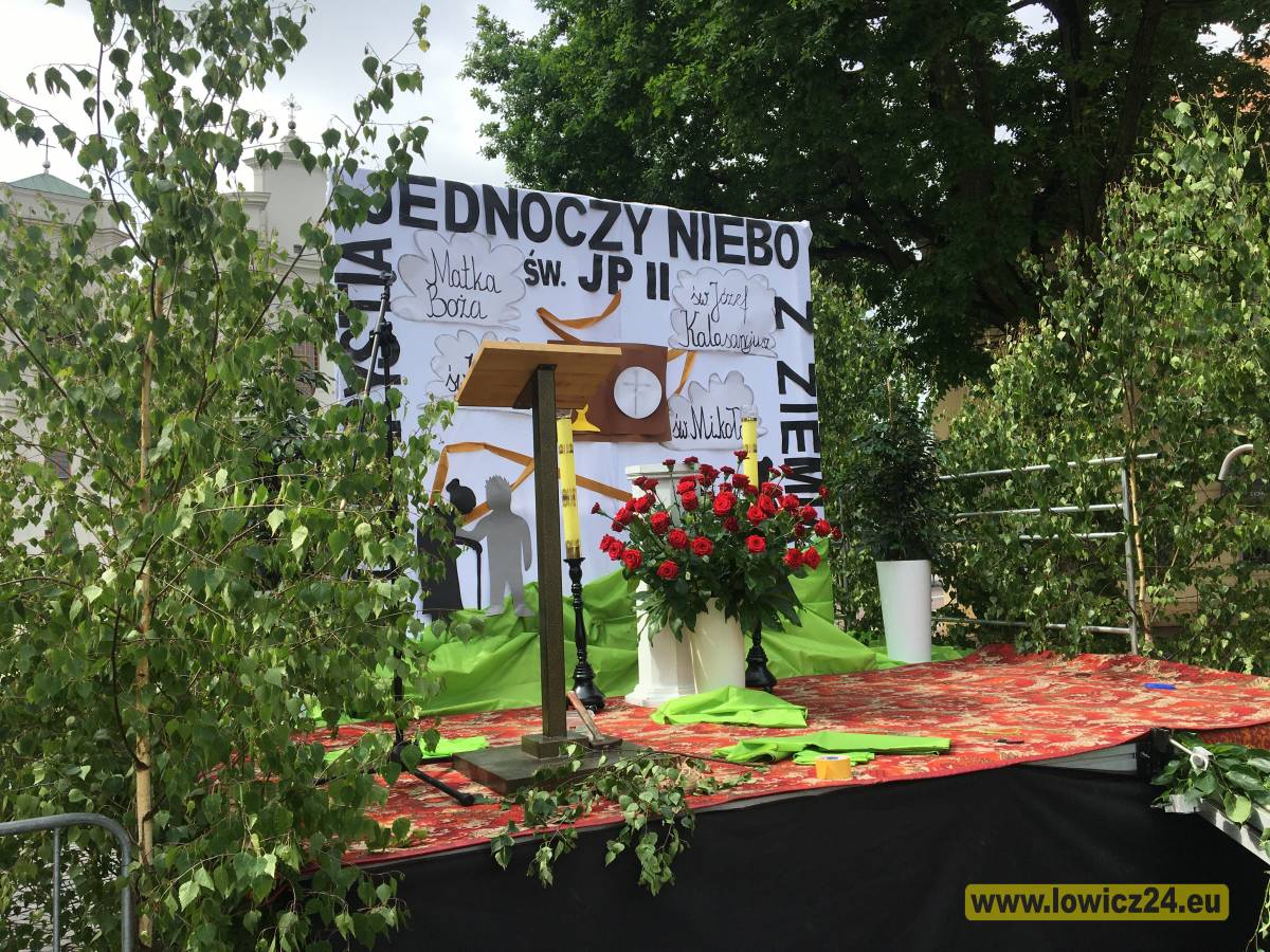  | Zdjęcie dotyczy Boże Ciało w Łowiczu. Cztery ołtarze już czekają (ZDJĘCIA) zostało dodane przez Portal lowicz24.eu - w dniu 2020-06-11 id nr: 4183583 |