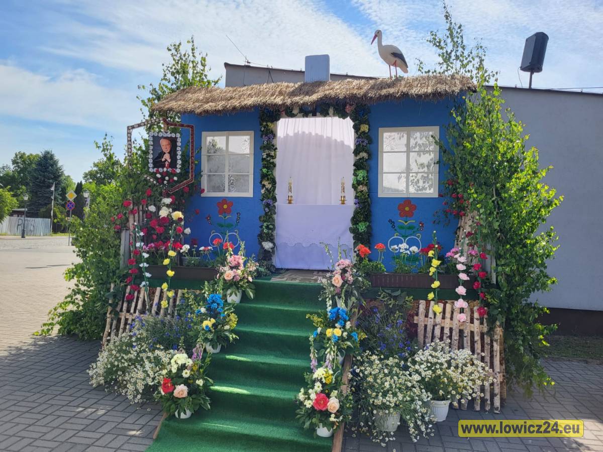  | Zdjęcie dotyczy Boże Ciało w Łowiczu. Cztery ołtarze już czekają (foto) zostało dodane przez Portal lowicz24.eu - w dniu 2022-06-16 id nr: 5243174 | 