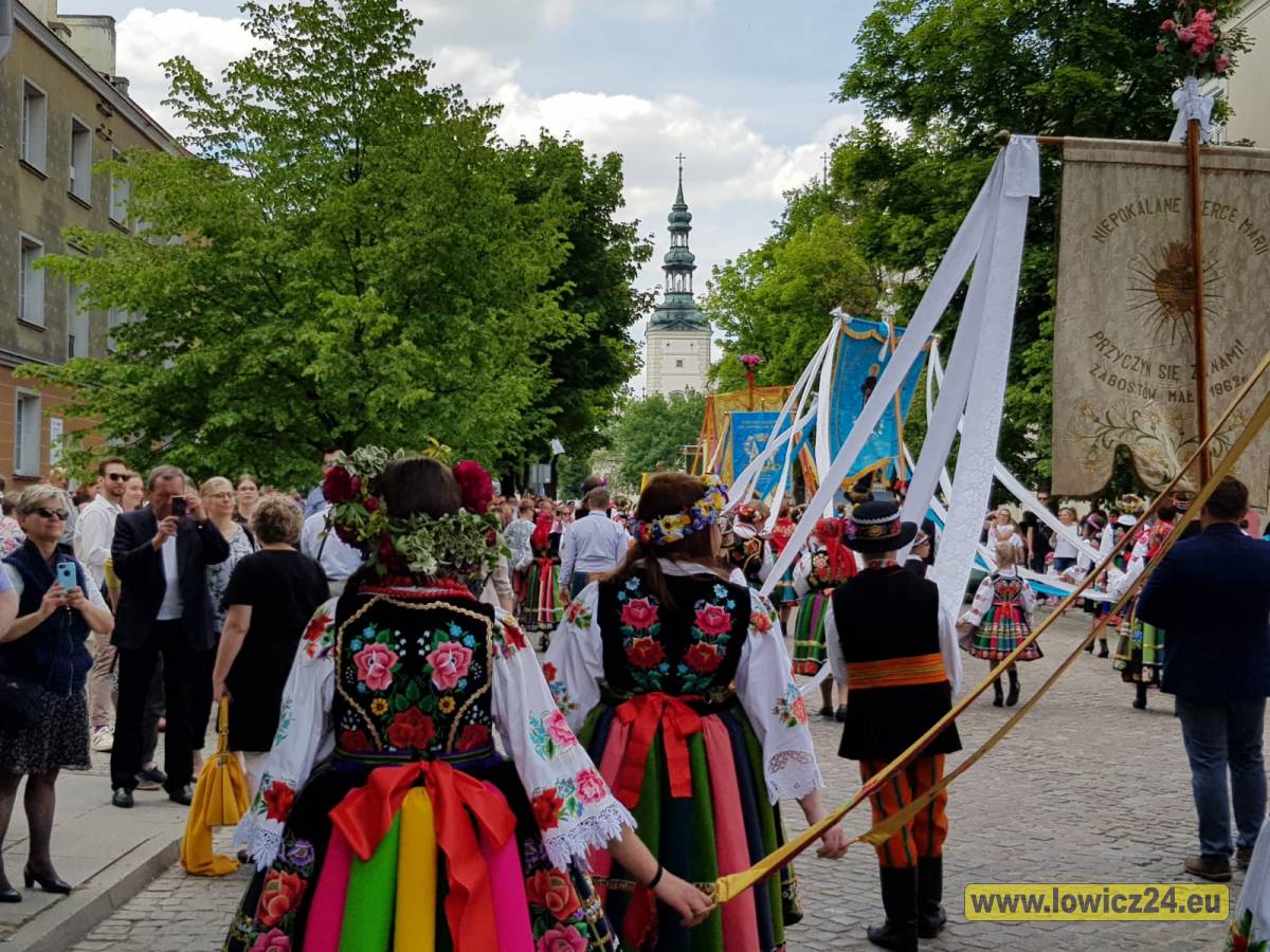  | Zdjęcie dotyczy Łowicz. Procesja Bożego Ciała 2021 (Foto i Video) zostało dodane przez Portal lowicz24.eu - w dniu 2021-06-03 id nr: 4571349 | 