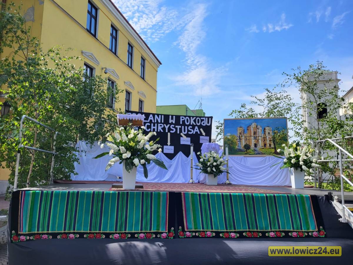  | Zdjęcie dotyczy Boże Ciało w Łowiczu. Cztery ołtarze już czekają (foto) zostało dodane przez Portal lowicz24.eu - w dniu 2022-06-16 id nr: 5243176 | 