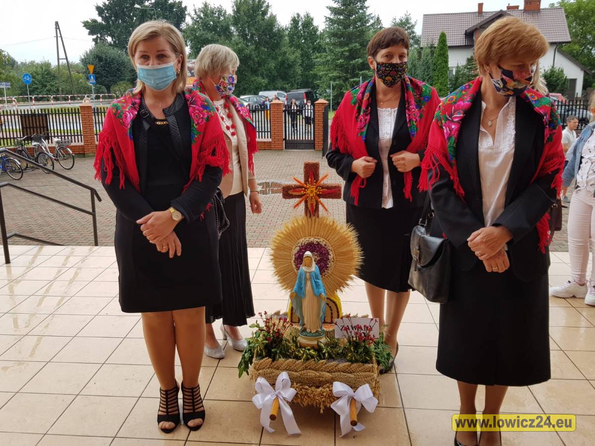  | Zdjęcie dotyczy Dożynki parafialne w parafii pw.Chrystusa Dobrego Pasterza zostało dodane przez Portal lowicz24.eu - w dniu 2020-08-30 id nr: 4276636 | 