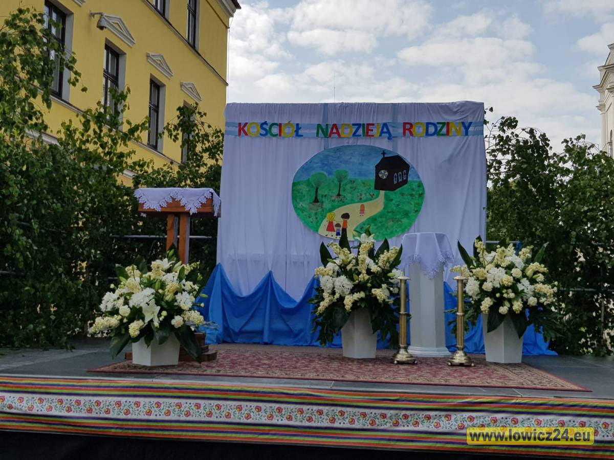  | Zdjęcie dotyczy Boże Ciało w Łowiczu. Cztery ołtarze już czekają (Foto) zostało dodane przez Portal lowicz24.eu - w dniu 2021-06-03 id nr: 4570982 | 