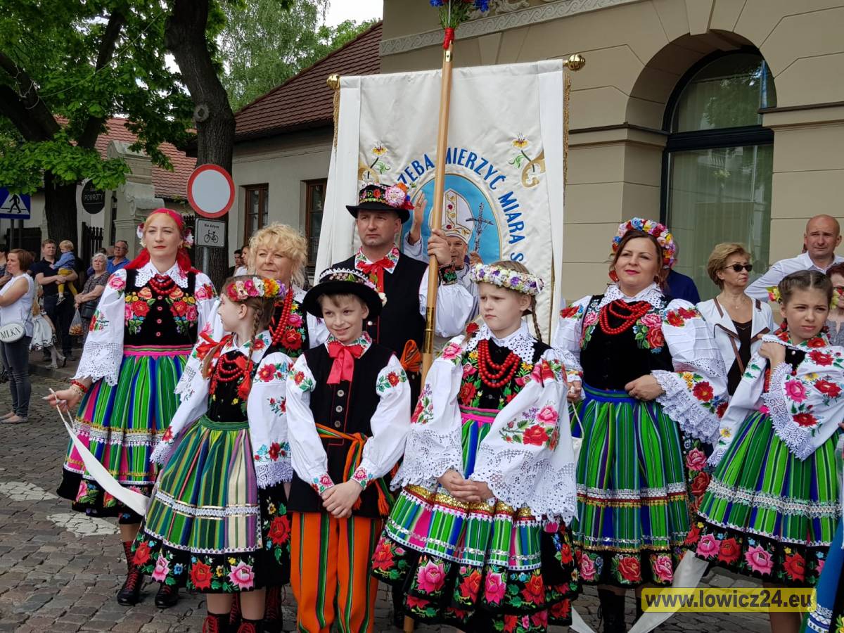  | Zdjęcie dotyczy Łowicz. Procesja Bożego Ciała 2021 (Foto i Video) zostało dodane przez Portal lowicz24.eu - w dniu 2021-06-03 id nr: 4571360 | 