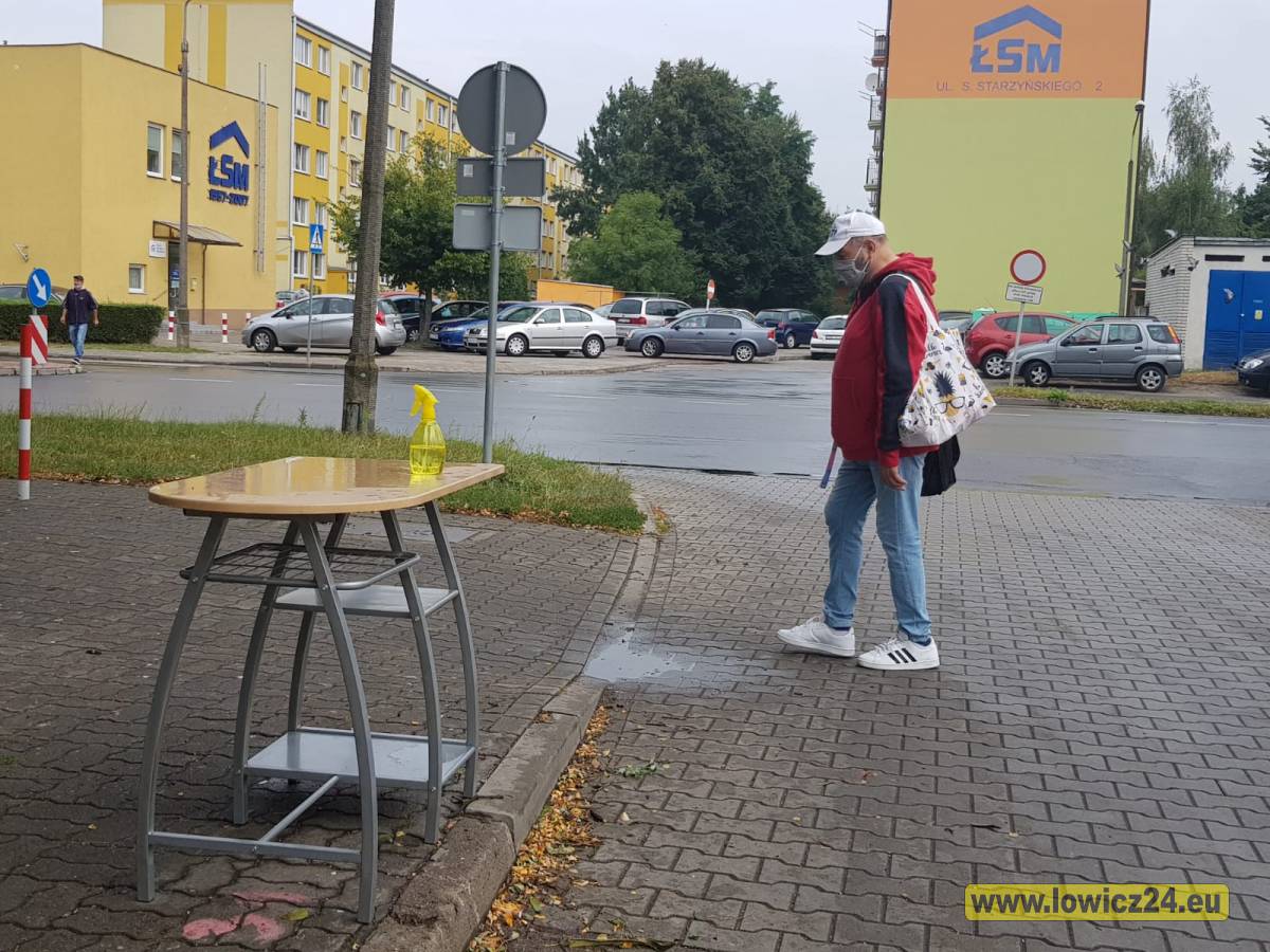  | Zdjęcie dotyczy Jesteśmy w czerwonej strefie obostrzeń. Nie ma paniki ale maseczki noszą wszyscy zostało dodane przez Portal lowicz24.eu - w dniu 2020-08-2