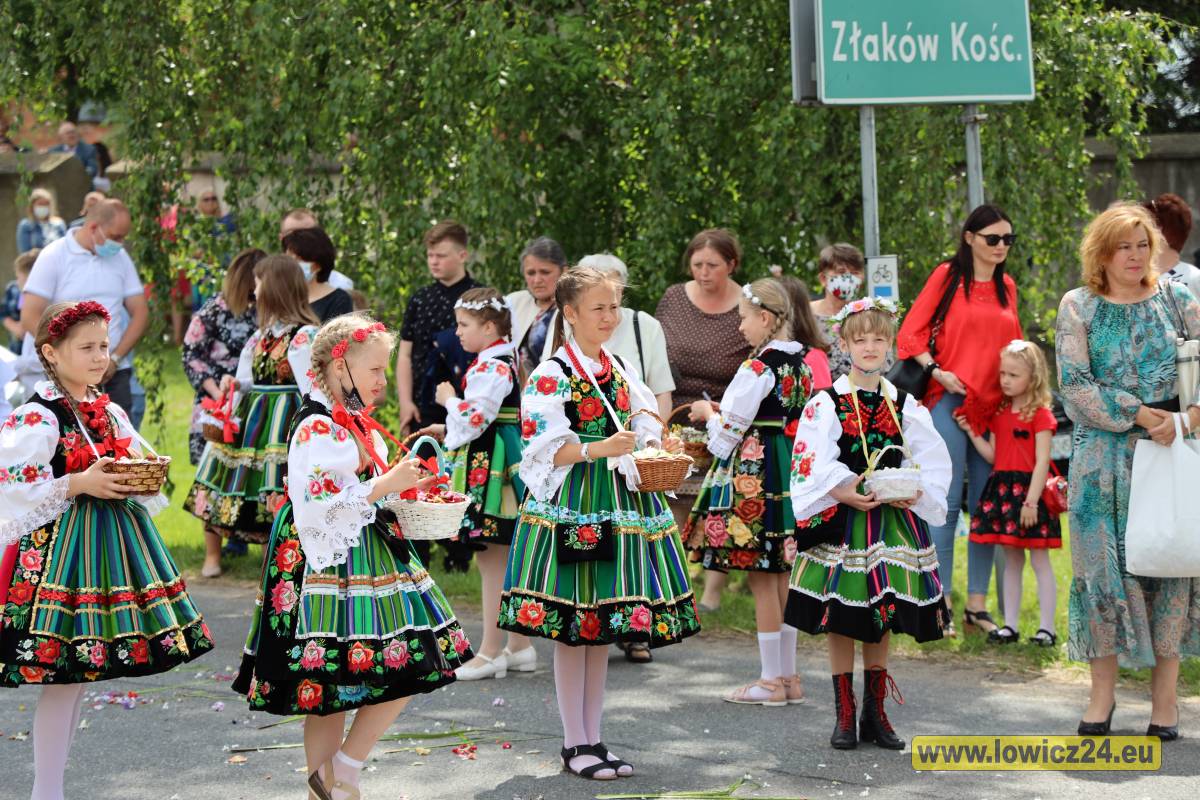  | Zdjęcie dotyczy Barwne Boże Ciało w Złakowie Kościelnym (Foto i Video) zostało dodane przez Portal lowicz24.eu - w dniu 2021-06-03 id nr: 4571483 | 
