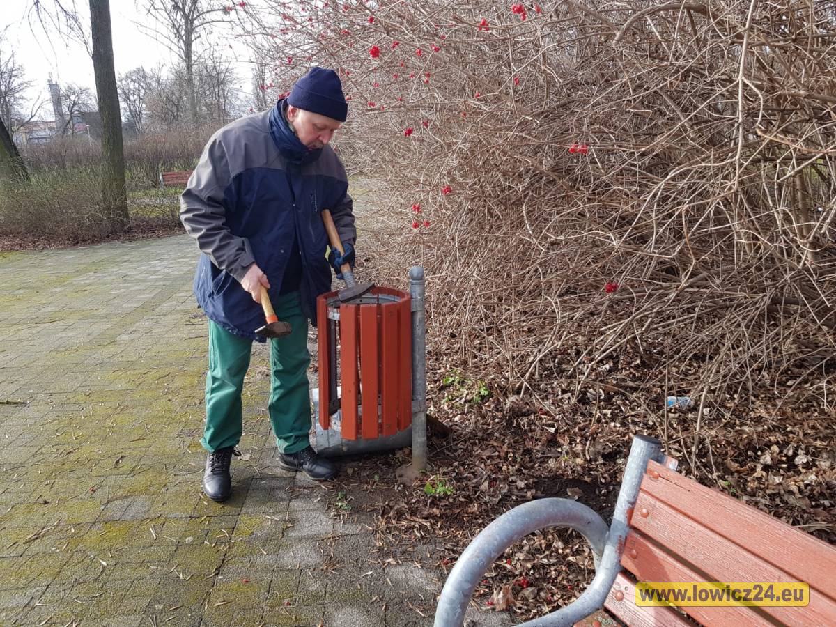  | Zdjęcie dotyczy Park Błonie. Brak słów na to co zrobili wandale (foto) zostało dodane przez Portal lowicz24.eu - w dniu 2022-01-31 id nr: 5007586 | 