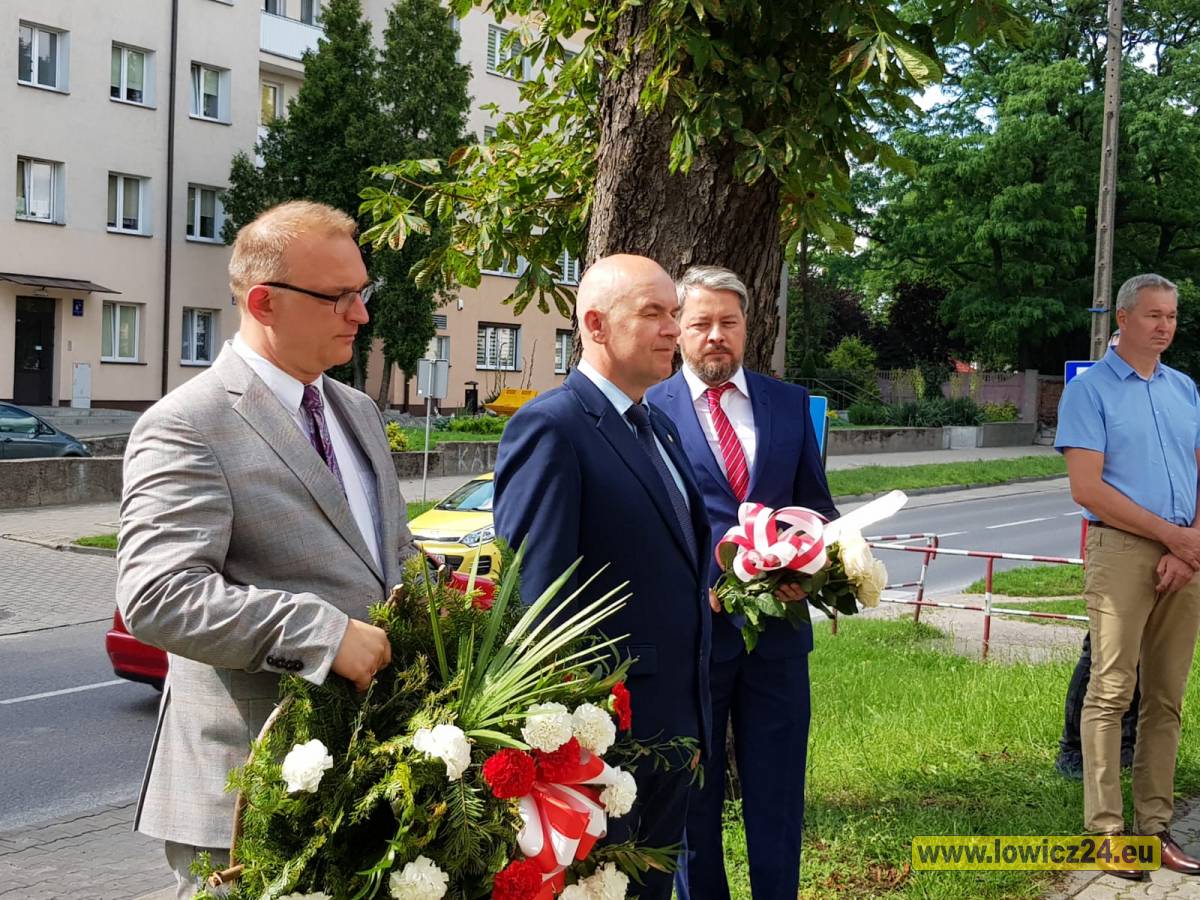  | Zdjęcie dotyczy Uroczystość pod pomnikiem Władysława Grabskiego w Łowiczu zostało dodane przez Portal lowicz24.eu - w dniu 2020-06-27 id nr: 4202402 | 