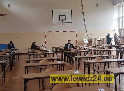  | Zdjęcie dotyczy II LO w Łowiczu. Matury ruszają z miesięcznym poślizgiem i to pod specjalnym rygorem zostało dodane przez Portal lowicz24.eu - w dniu 2020