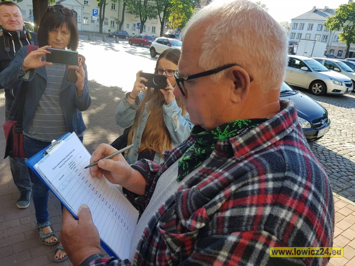  | Zdjęcie dotyczy Jak długo jeszcze biskup Dziuba będzie Honorowym Obywatelem Łowicza? Chcą odebrać mu ten tytuł  zostało dodane przez Portal lowicz24.eu 