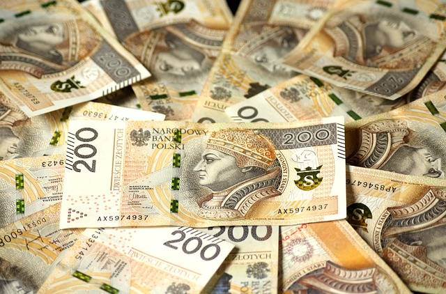banknoty 200-złotowe od firmy pozabankowej