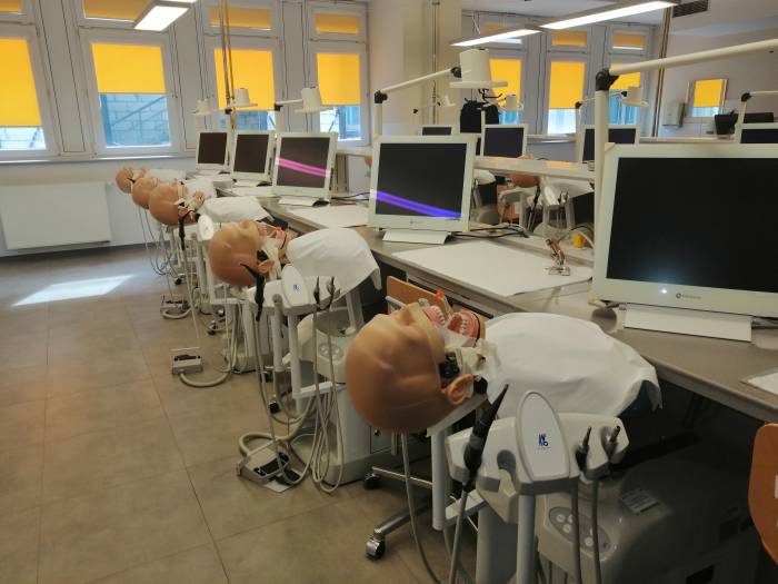 Fantomy ćwiczeniowe dla studentów stomatologii UM