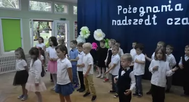 Uroczyste zakończenie roku w grupie „Kubusie Puchatki” w Przedszkolu nr 1 „Stokrotka” (foto,film)