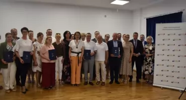 Umowy z programu „Infrastruktura sołecka” podpisane. Prawie milion złotych trafi do gmin powiatu łowickiego (foto,film)