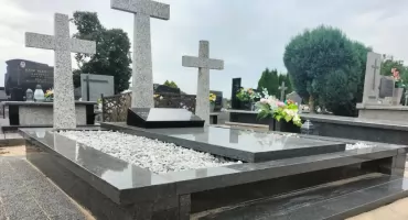 Odnowiono mogiłę żołnierzy Wojska Polskiego na cmentarzu w Bąkowie Górnym (foto)