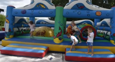 Dmuchany park rozrywki nad Bzurą. Powróciła Powiatowa Strefa Summer (foto)