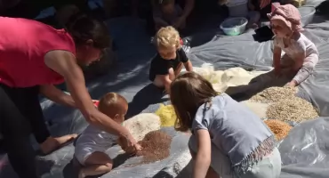 Kolorowe warsztaty i sensoplastyka w Łowickim Ośrodku Kultury (foto,film)