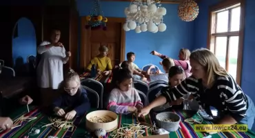 Warsztaty ozdób ludowych w złakowskim miniskansenie (foto)