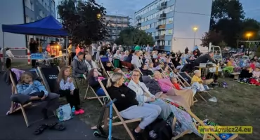 Kino pod gwiazdami na osiedlu Dąbrowskiego (foto)