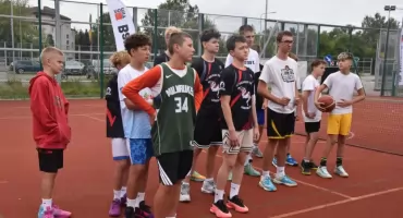 Trwa turniej ZATORZE BASKET 3x3 na Orliku w Łowiczu! (foto, film)