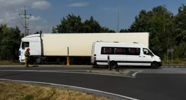 Łowicz. Zderzenie busa z ciężarówką, są ranni! (foto) - AKTUALIZACJA