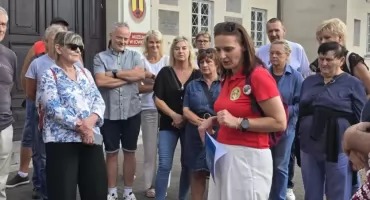 Rozpoczął się ostatni wakacyjny spacer z łowickimi przewodnikami (foto)