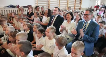 Rozpoczęcie roku szkolnego w SP nr 1 w Łowiczu (foto, film)