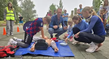 Łowiczanie biegają i uczą się ratować życie! 156. parkrun za nami (foto, film)