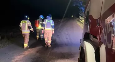 Plama oleju ciągnęła się przez kilkanaście kilometrów. Siedem zastępów w akcji