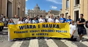 Uczniowie łowickiej pijarskiej uczestniczyli w kanonizacji Carlo Acutisa i Pier Giorgio Frassatiego (foto)
