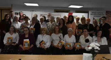 Kiernozia czyta Kochanowskiego. Wspólne spotkanie pełne refleksji i pamięci (foto,film)