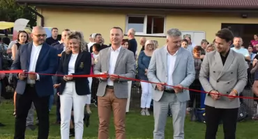 Sport, emocje i zabawa. Świętowano otwarcie boiska w Nowych Zdunach (foto,film)