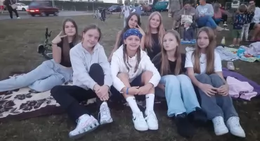 Łowicz. Integracyjne kino pod chmurką na Korabce (foto)